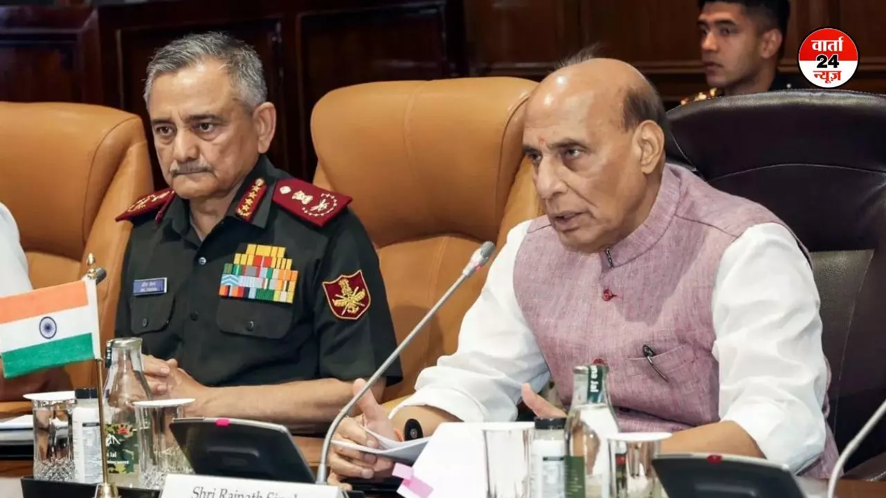 सीडीएस और तीनों सेना प्रमुखों के साथ रक्षामंत्री राजनाथ सिंह की बैठक शुरु सीडीएस और तीनों सेना प्रमुखों के साथ रक्षामंत्री राजनाथ सिंह की बैठक शुरु