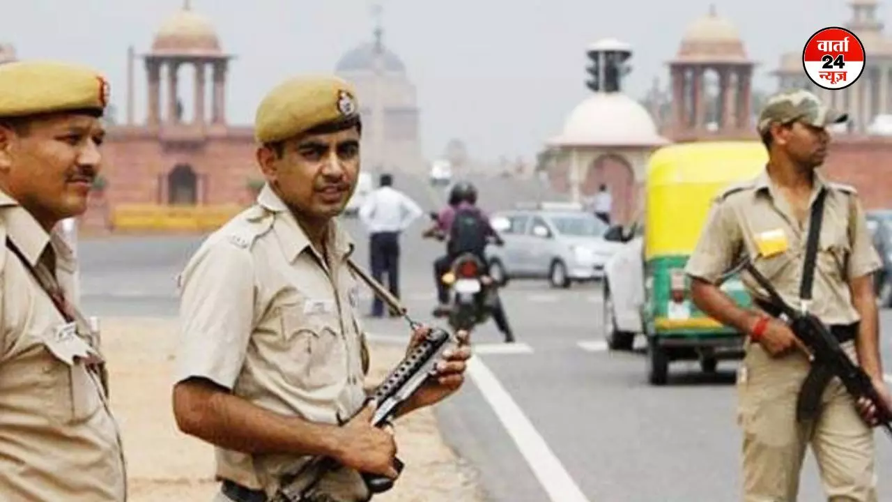 Delhi Alert:भारत-पाकिस्तान तनाव के चलते दिल्ली में हाई अलर्ट, ऐतिहासिक इमारतों की बढ़ाई गई सुरक्षा Delhi Alert:भारत-पाकिस्तान तनाव के चलते दिल्ली में हाई अलर्ट, ऐतिहासिक इमारतों की बढ़ाई गई सुरक्षा