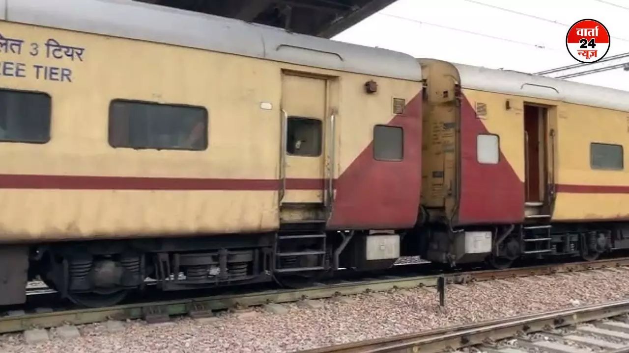 भारत-पाकिस्तान में तनाव के बीच अलर्ट मोड पर रेलवे, कई ट्रेनों के बदले रूट-टाइम, जानें ट्रेनों के नाम भारत-पाकिस्तान में तनाव के बीच अलर्ट मोड पर रेलवे, कई ट्रेनों के बदले रूट-टाइम, जानें ट्रेनों के नाम