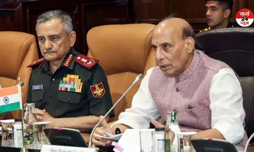 सीडीएस और तीनों सेना प्रमुखों के साथ रक्षामंत्री राजनाथ सिंह की बैठक शुरु सीडीएस और तीनों सेना प्रमुखों के साथ रक्षामंत्री राजनाथ सिंह की बैठक शुरु