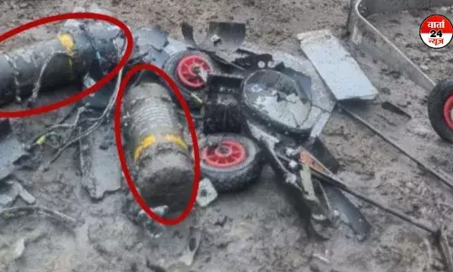 भारत पाकिस्तान जंग के चौथे दिन आज सुबह अमृतसर के ऊपर उड़ते दिखे कई ड्रोन, सेना ने मार गिराया भारत पाकिस्तान जंग के चौथे दिन आज सुबह अमृतसर के ऊपर उड़ते दिखे कई ड्रोन, सेना ने मार गिराया