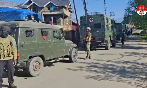 जम्मू और कश्मीर के त्राल में सुरक्षाबलों और आतंक के बीच मुठभेड़, तीन आतंकी ढेर जम्मू और कश्मीर के त्राल में सुरक्षाबलों और आतंक के बीच मुठभेड़, तीन आतंकी ढेर