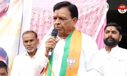 पीएम मोदी के चरणों में सेना और देश नतमस्तक... एमपी के डिप्टी सीएम के बयान पर मचा घमासान, देखें वीडियो पीएम मोदी के चरणों में सेना और देश नतमस्तक... एमपी के डिप्टी सीएम के बयान पर मचा घमासान, देखें वीडियो