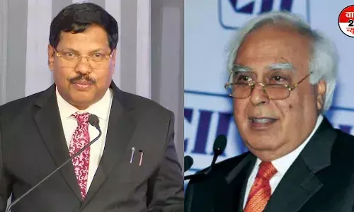 सीजेआई बीआर गवई ने की कपिल सिब्बल की तारीफ, जानें जस्टिस बेला त्रिवेदी फेयरवेल मामले से क्या है कनेक्शन सीजेआई बीआर गवई ने की कपिल सिब्बल की तारीफ, जानें जस्टिस बेला त्रिवेदी फेयरवेल मामले से क्या है कनेक्शन