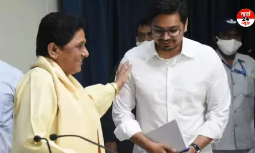 मायावती ने पार्टी में कराई भतीजे आकाश आनंद की वापसी, जानें क्या मिली जिम्मेदारी मायावती ने पार्टी में कराई भतीजे आकाश आनंद की वापसी, जानें क्या मिली जिम्मेदारी