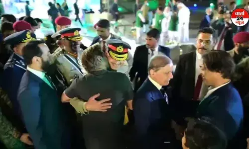 शर्म करो पाकिस्तान! क्रिकेटर शाहिद अफरीदी ने आर्मी चीफ असीम मुनीर के तारीफ में पढ़े कसीदे, देखें वीडियो शर्म करो पाकिस्तान! क्रिकेटर शाहिद अफरीदी ने आर्मी चीफ असीम मुनीर के तारीफ में पढ़े कसीदे, देखें वीडियो