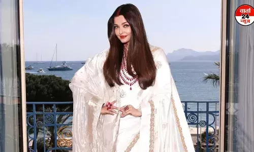 Cannes 2025 :कांस की OG क्वीन... ऐश्वर्या राय बच्चन ने कांस में बिखेरा जलवा, सफेद बनारसी साड़ी में लूट ली महफिल Cannes 2025 :कांस की OG क्वीन... ऐश्वर्या राय बच्चन ने कांस में बिखेरा जलवा, सफेद बनारसी साड़ी में लूट ली महफिल