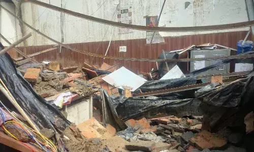 Ghaziabad : बारिश से एसीपी अंकुर विहार कार्यालय की छत गिरी, दरोगा की मलबे में दबने से मौत