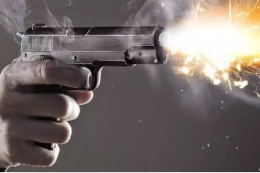 नाहल गांव में आरोपी को गिरफ्तार करने गए पुलिसकर्मियों पर लोगों ने की फायरिंग और पथराव, सिपाही की मौत, जानें पूरा मामला नाहल गांव में आरोपी को गिरफ्तार करने गए पुलिसकर्मियों पर लोगों ने की फायरिंग और पथराव, सिपाही की मौत, जानें पूरा मामला