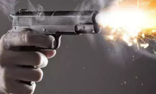 नाहल गांव में आरोपी को गिरफ्तार करने गए पुलिसकर्मियों पर लोगों ने की फायरिंग और पथराव, सिपाही की मौत, जानें पूरा मामला नाहल गांव में आरोपी को गिरफ्तार करने गए पुलिसकर्मियों पर लोगों ने की फायरिंग और पथराव, सिपाही की मौत, जानें पूरा मामला