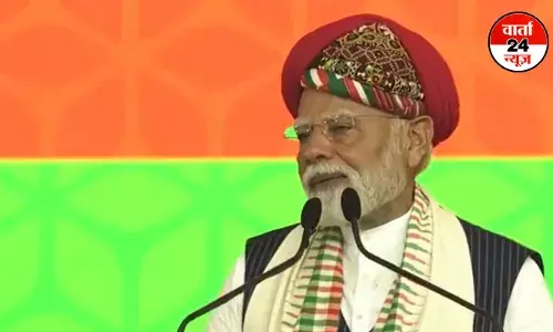 PM Modi: दाहोद के बाद कच्छ में पाकिस्तान पर गरजे पीएम मोदी, कहा- आतंकवाद के खिलाफ जीरो टॉलरेंस PM Modi: दाहोद के बाद कच्छ में पाकिस्तान पर गरजे पीएम मोदी, कहा- आतंकवाद के खिलाफ जीरो टॉलरेंस