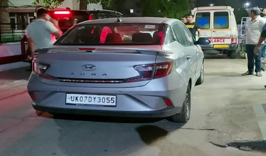पंचकूला में कार के अंदर तीन बच्चों समेत 7 लोगों के शव मिले, कर्ज के चलते जहर खाने की बात सामने आई पंचकूला में कार के अंदर तीन बच्चों समेत 7 लोगों के शव मिले, कर्ज के चलते जहर खाने की बात सामने आई