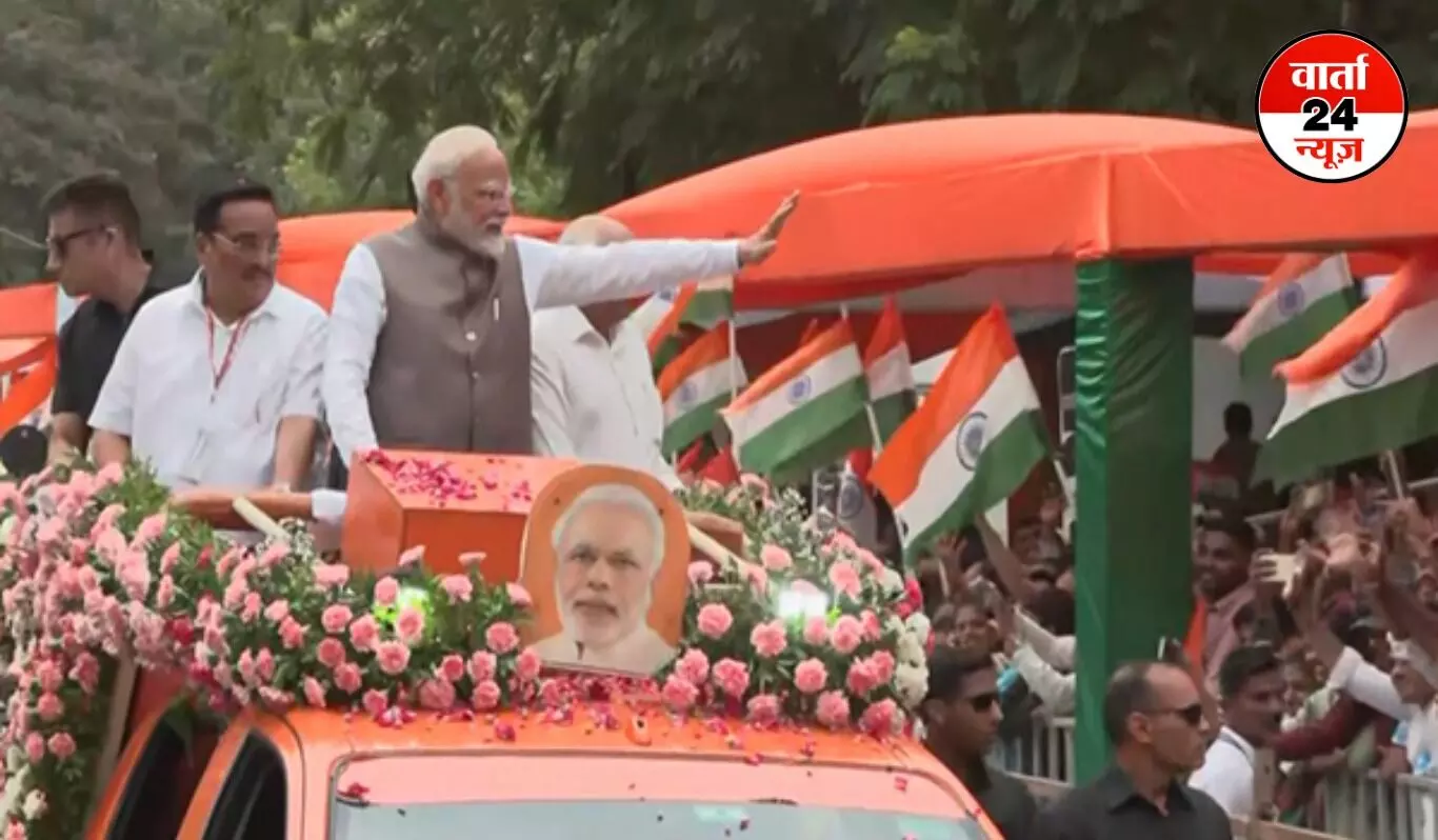पीएम मोदी का गांधीनगर में 2 KM लंबा रोड शो! कई विकास परियोजनाओं का करेंगे उद्घाटन पीएम मोदी का गांधीनगर में 2 KM लंबा रोड शो! कई विकास परियोजनाओं का करेंगे उद्घाटन