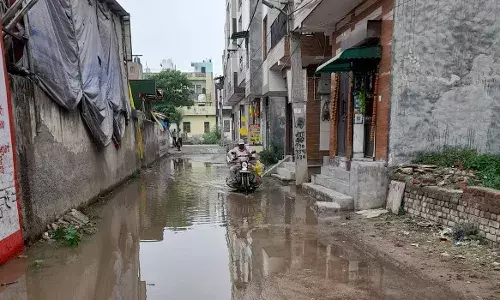 मैं दिल्ली हूं, मगर दिल्ली जैसी नहीं: अधूरी सड़कें, जाम नालियां, कचरे के ढेर और अंधेरी गलियां बयां करते हैं जय विहार की बेबसी