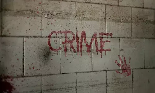 कलयुगी मां ने लिव-इन पार्टनर के साथ मिलकर 4 साल की बच्ची को उतारा मौत के घाट, अलमारी में छिपाया शव