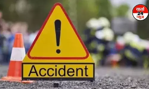 ब्रज से तीर्थ यात्रा कर लौट रहे श्रद्धालुओं की मिनी बस दुर्घटनाग्रस्त, 17 घायल ब्रज से तीर्थ यात्रा कर लौट रहे श्रद्धालुओं की मिनी बस दुर्घटनाग्रस्त, 17 घायल