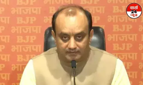 सरेंडर शब्द का प्रयोग करके सेना का अपमान... राहुल गांधी के बयान पर भाजपा का पलटवार, कहा- बेहद घटिया बयान, उनमें परिपक्वता का अभाव सरेंडर शब्द का प्रयोग करके सेना का अपमान... राहुल गांधी के बयान पर भाजपा का पलटवार, कहा- बेहद घटिया बयान, उनमें परिपक्वता का अभाव