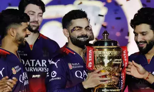 IPL 2025: राजस्थान में आईपीएल सट्टेबाजी रैकेट का भंडाफोड़, तीन गिरफ्तार, 10 लाख रुपये नकद और 29 मोबाइल जब्त IPL 2025: राजस्थान में आईपीएल सट्टेबाजी रैकेट का भंडाफोड़, तीन गिरफ्तार, 10 लाख रुपये नकद और 29 मोबाइल जब्त