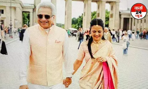 टीएमसी सांसद Mahua Moitra ने 15 साल बड़े बीजद नेता पिनाकी मिश्रा से जर्मनी में रचाई शादी, जानें दोनों की पहली शादियों के बारे में... टीएमसी सांसद Mahua Moitra ने 15 साल बड़े बीजद नेता पिनाकी मिश्रा से जर्मनी में रचाई शादी, जानें दोनों की पहली शादियों के बारे में...