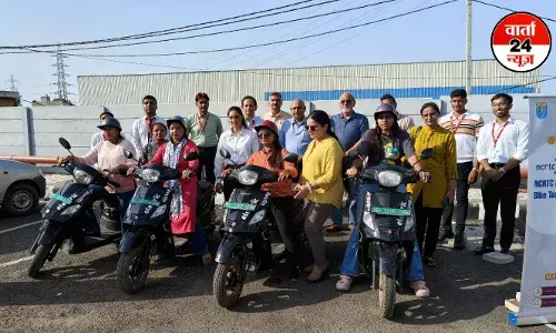 ‘महिलाओं द्वारा, महिलाओं के लिए’: एनसीआरटीसी ने महिलाओं के लिए मेरठ साउथ स्टेशन पर शुरू की इलेक्ट्रिक बाइक टैक्सी सेवा ‘महिलाओं द्वारा, महिलाओं के लिए’: एनसीआरटीसी ने महिलाओं के लिए मेरठ साउथ स्टेशन पर शुरू की इलेक्ट्रिक बाइक टैक्सी सेवा