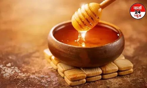 सेहत का मीठा राज! जानें रोजाना शहद खाने के क्या हैं जबरदस्त फायदे सेहत का मीठा राज! जानें रोजाना शहद खाने के क्या हैं जबरदस्त फायदे