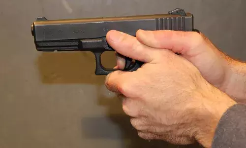 दिल्ली में जनरल स्टोर से बंदूक की नोक पर लूट करने वाले दो नाबालिग गिरफ्तार दिल्ली में जनरल स्टोर से बंदूक की नोक पर लूट करने वाले दो नाबालिग गिरफ्तार