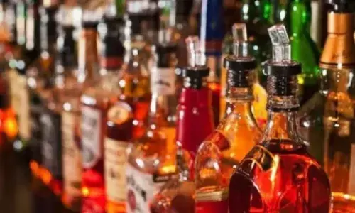 महाराष्ट्र में मदिरा पर आबकारी शुल्क बढ़ा, शराब कंपनियों के शेयर गिरे