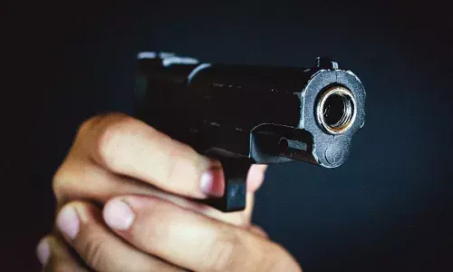 नागपुर में युवक की सरेआम गोली मारकर हत्या, आरोपी ने किया आत्मसमर्पण नागपुर में युवक की सरेआम गोली मारकर हत्या, आरोपी ने किया आत्मसमर्पण