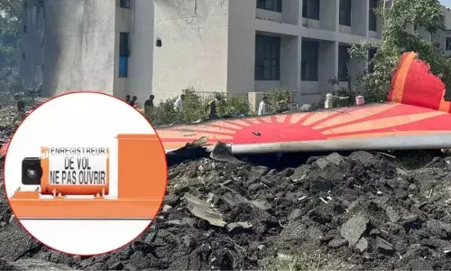 अहमदाबाद में एअर इंडिया विमान हादसे के एक सप्ताह बाद ब्लैक बॉक्स की जांच पर केंद्रित हुई जांच