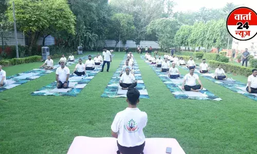 एनजीटी ने अंतरराष्ट्रीय योग दिवस पर विशेष योग सत्र, न्यायमूर्ति श्रीवास्तव ने कहा- योग केवल व्यायाम का एक रूप नहीं है... एनजीटी ने अंतरराष्ट्रीय योग दिवस पर विशेष योग सत्र, न्यायमूर्ति श्रीवास्तव ने कहा- योग केवल व्यायाम का एक रूप नहीं है...