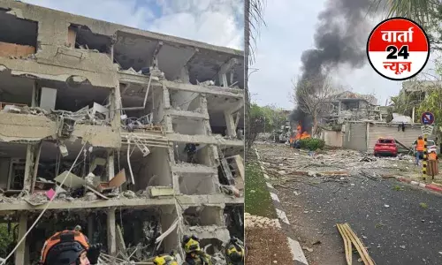 Iran Israel War : अमेरिका की एयरस्ट्राइक के बाद ईरान में हालात बिगड़े, दुनिया के कई देशों की प्रतिक्रिया आई सामने, जानें क्या कहा Iran Israel War : अमेरिका की एयरस्ट्राइक के बाद ईरान में हालात बिगड़े, दुनिया के कई देशों की प्रतिक्रिया आई सामने, जानें क्या कहा