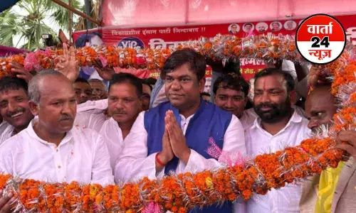 मुकेश साहनी का बड़ा ऐलान, महागठबंधन की सरकार देगी 3 महीने में 5000 रुपये मुकेश साहनी का बड़ा ऐलान, महागठबंधन की सरकार देगी 3 महीने में 5000 रुपये