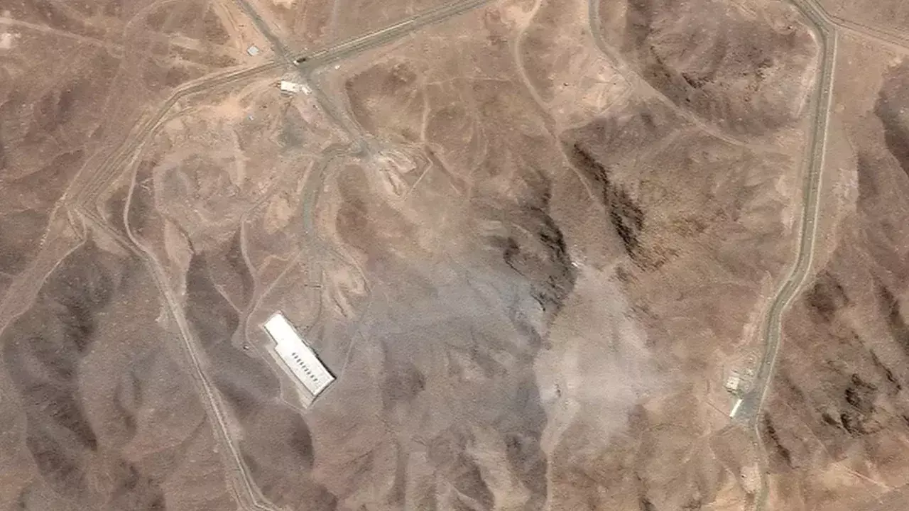 अमेरिका ने ईरान की परमाणु साइटों पर किए हमले, युद्ध की आशंका गहराई