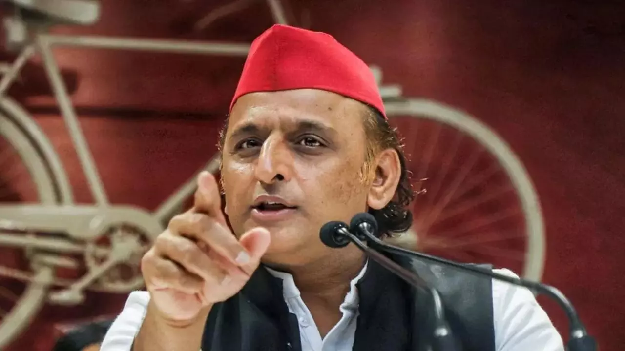 इटावा में कथावाचकों के बाल काटने की घटना पर भड़के अखिलेश, कहा- सरकार बेरहम और अलोकतांत्रिक इटावा में कथावाचकों के बाल काटने की घटना पर भड़के अखिलेश, कहा- सरकार बेरहम और अलोकतांत्रिक