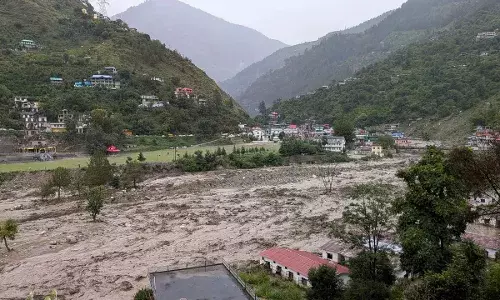हिमाचल में बादल फटने और बाढ़ से तबाही, कांगड़ा में 2 की मौत, 20 लोग लापता हिमाचल में बादल फटने और बाढ़ से तबाही, कांगड़ा में 2 की मौत, 20 लोग लापता