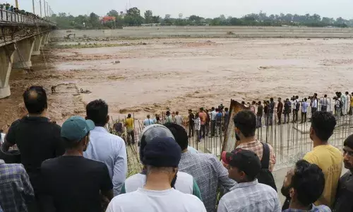 जम्मू-कश्मीर में बादल फटने से आई बाढ़ में 3 की मौत, 4 को बचाया गया