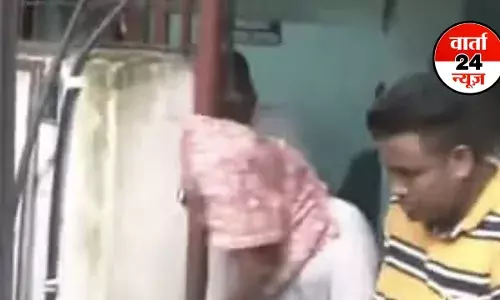 Kolkata Rape Case:सामूहिक बलात्कार के आरोप की हुई पुष्टि, जानबूझकर मेडिकल जांच में की जा रही देरी, NCW ने लगाया यह आरोप Kolkata Rape Case:सामूहिक बलात्कार के आरोप की हुई पुष्टि, जानबूझकर मेडिकल जांच में की जा रही देरी, NCW ने लगाया यह आरोप