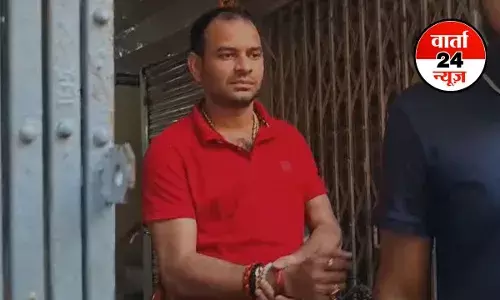 हमें कोई आने-जाने से रोक नहीं सकता... अनुष्का यादव से मिलने पहुंचे तेजप्रताप यादव,  बयान वायरल, देखें वीडियो हमें कोई आने-जाने से रोक नहीं सकता... अनुष्का यादव से मिलने पहुंचे तेजप्रताप यादव,  बयान वायरल, देखें वीडियो