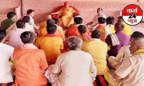 प्रयागराज के इस मंदिर में सावन महीने में लागू हआ ड्रेस कोड! गुटखा, पान और तंबाकू खाकर पूजा कराने वाले पुजारी किए निष्कासित प्रयागराज के इस मंदिर में सावन महीने में लागू हआ ड्रेस कोड! गुटखा, पान और तंबाकू खाकर पूजा कराने वाले पुजारी किए निष्कासित