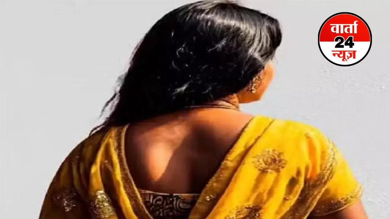 यौन सुख के चलते युवती ने प्राइवेट पार्ट में डाली मॉइस्चराइजर की बोतल, डॉक्टर ने इस प्रक्रिया से बोतल निकाल कर बचाई आंत