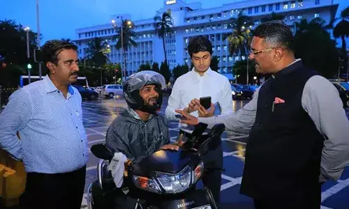 महाराष्ट्र में बाइक टैक्सी के नाम पर हो रहा था गड़बड़ काम, परिवहन मंत्री किया खुलासा महाराष्ट्र में बाइक टैक्सी के नाम पर हो रहा था गड़बड़ काम, परिवहन मंत्री किया खुलासा