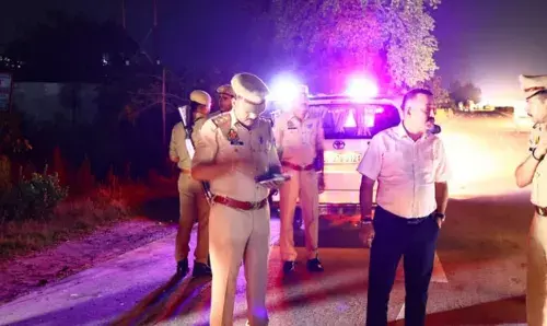 एक ही बाइक पर बैठा लिए चार बच्चे, कैंटर ने बाइक में मारी टक्कर, 4 बच्चों समेत पांच की मौत एक ही बाइक पर बैठा लिए चार बच्चे, कैंटर ने बाइक में मारी टक्कर, 4 बच्चों समेत पांच की मौत