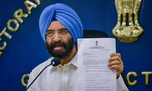 पुरानी गाड़ियों पर ईंधन प्रतिबंध तकनीकी कारणों से संभव नहीं: दिल्ली सरकार पुरानी गाड़ियों पर ईंधन प्रतिबंध तकनीकी कारणों से संभव नहीं: दिल्ली सरकार