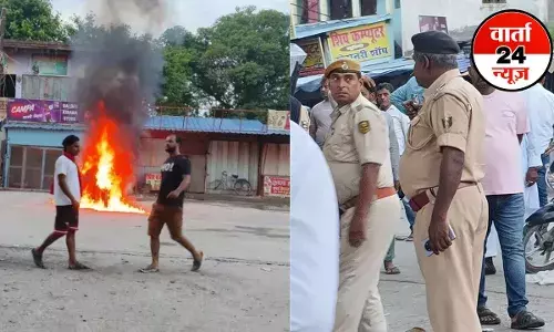 Bihar: सिवान में 7 लोगों पर धारदार हथियार से हमला, 4 की मौके पर मौत Bihar: सिवान में 7 लोगों पर धारदार हथियार से हमला, 4 की मौके पर मौत