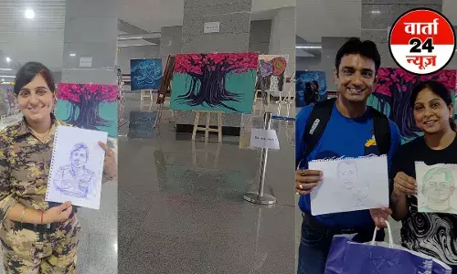 NCRTC: आनंद विहार नमो भारत स्टेशन पर कला प्रदर्शनी के साथ निःशुल्क लाइव पोर्ट्रेट का आनंद उठा रहे नमो भारत के यात्री NCRTC: आनंद विहार नमो भारत स्टेशन पर कला प्रदर्शनी के साथ निःशुल्क लाइव पोर्ट्रेट का आनंद उठा रहे नमो भारत के यात्री