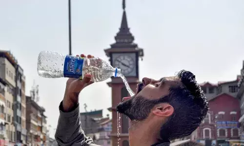 कश्मीर में रिकॉर्डतोड़ गर्मी: श्रीनगर में 1953 के बाद जुलाई का सबसे ज्यादा तापमान दर्ज कश्मीर में रिकॉर्डतोड़ गर्मी: श्रीनगर में 1953 के बाद जुलाई का सबसे ज्यादा तापमान दर्ज