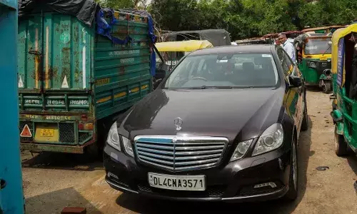 गरीब आदमी के चार पहिए के सपने पर सरकार ने फेरा पानी, आया नया कानून गरीब आदमी के चार पहिए के सपने पर सरकार ने फेरा पानी, आया नया कानून