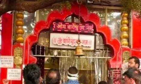 छतरपुर में बागेश्वर धाम के पास दीवार गिरने से महिला श्रद्धालु की मौत, 10 घायल छतरपुर में बागेश्वर धाम के पास दीवार गिरने से महिला श्रद्धालु की मौत, 10 घायल