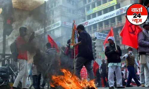 Bharat Band: केरल और पश्चिम बंगाल में दिखा हड़ताल का असर, कहीं ट्रेनें रोकी गईं, तो कहीं चक्का जाम, जानें बंद का किस-किस ट्रेड यूनियन ने किया समर्थन Bharat Band: केरल और पश्चिम बंगाल में दिखा हड़ताल का असर, कहीं ट्रेनें रोकी गईं, तो कहीं चक्का जाम, जानें बंद का किस-किस ट्रेड यूनियन ने किया समर्थन