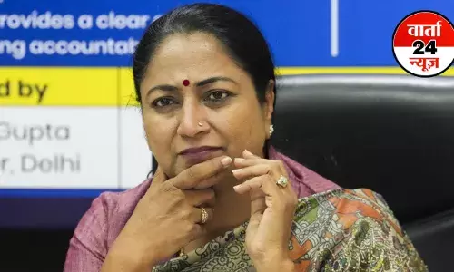DELHI: सीएम रेखा गुप्ता के बंगले का रेनोवेशन टेंडर हुआ रद्द! पीडब्ल्यूडी ने इसके पीछे दिया यह तर्क DELHI: सीएम रेखा गुप्ता के बंगले का रेनोवेशन टेंडर हुआ रद्द! पीडब्ल्यूडी ने इसके पीछे दिया यह तर्क